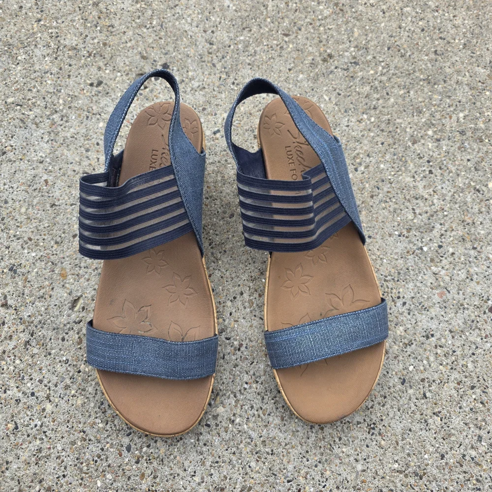 Skechers gently used